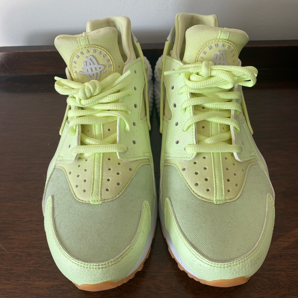NIKE WOMEN’S AIR HUARACHE